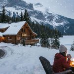 İstanbul'a Yakın Kış Tatili Rotaları - Karlı Otel Önünde Hafta Sonu Keyfi