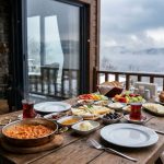 Sapanca kahvaltı ve konaklama için göl manzaralı lüks bir mekan